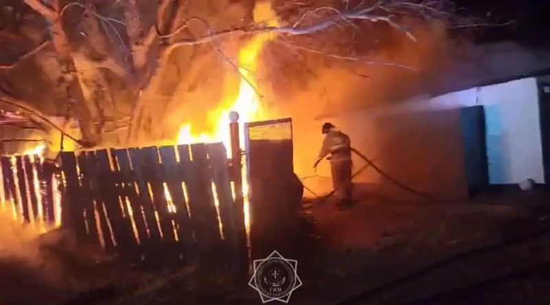 В Балхаше при пожаре в дачном доме погиб мужчина