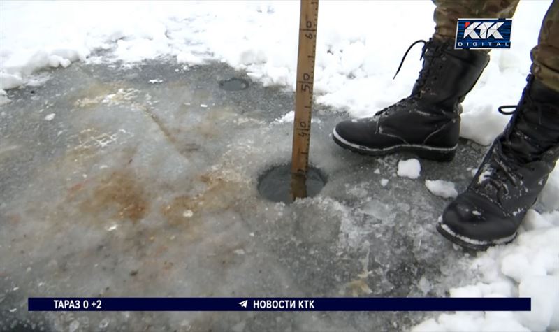 Специалисты в Актюбинской области проверяют лед на водоемах и советуют быть максимально осторожными 