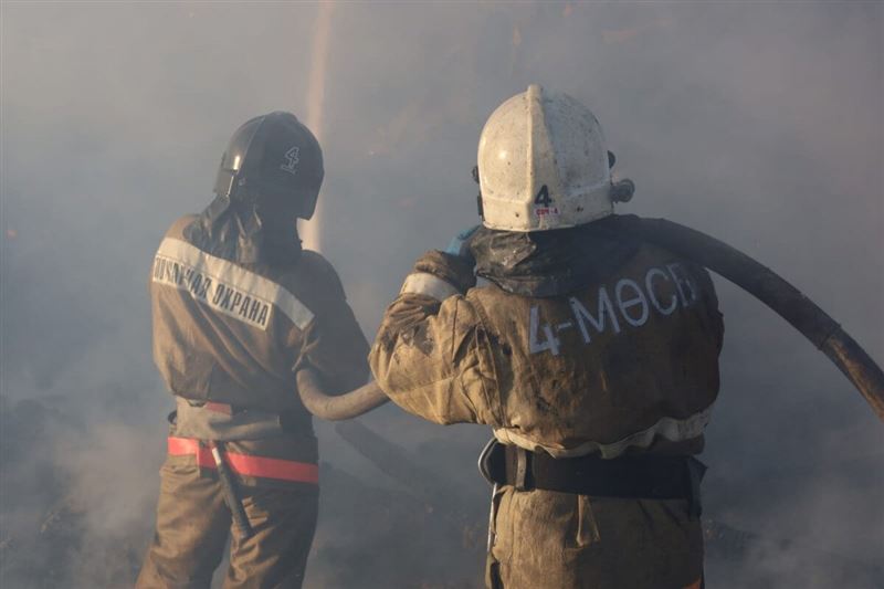 В Абайском районе ликвидирован пожар на территории дачного массива