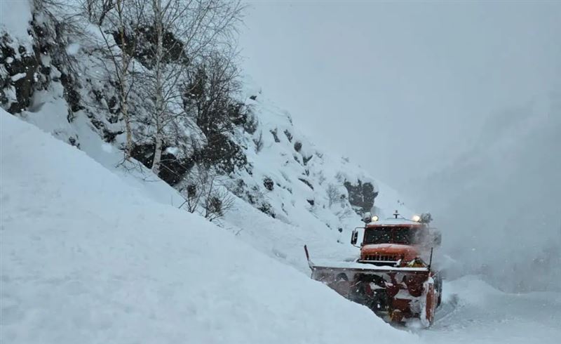 В Восточном Казахстане сошла вторая за день лавина