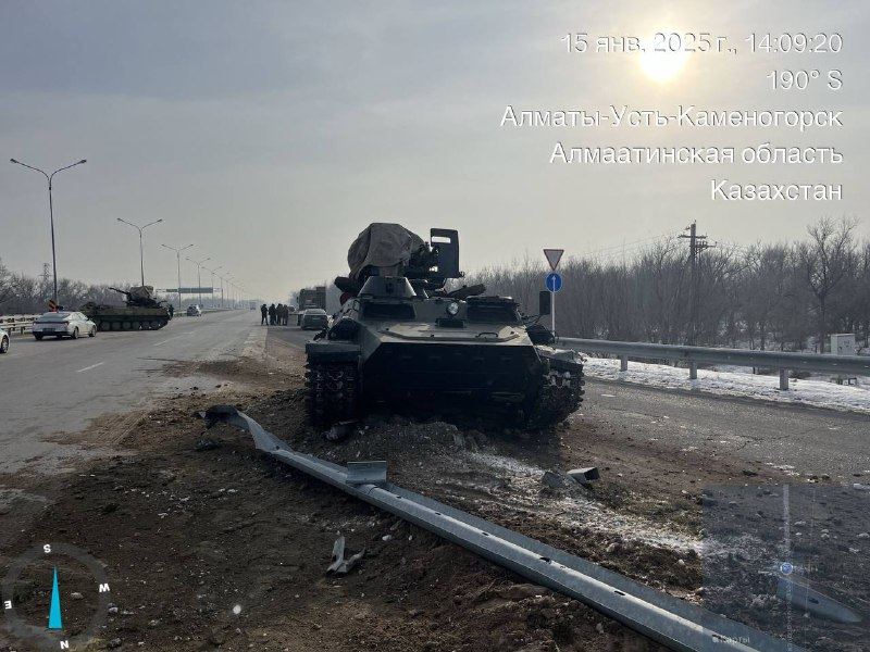 Военная техника опрокинулась на трассе в Алматинской области 