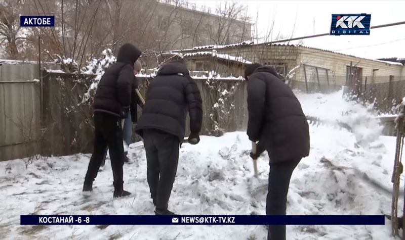 «Таза Казахстан»: актюбинским пенсионерам помогают с уборкой снега