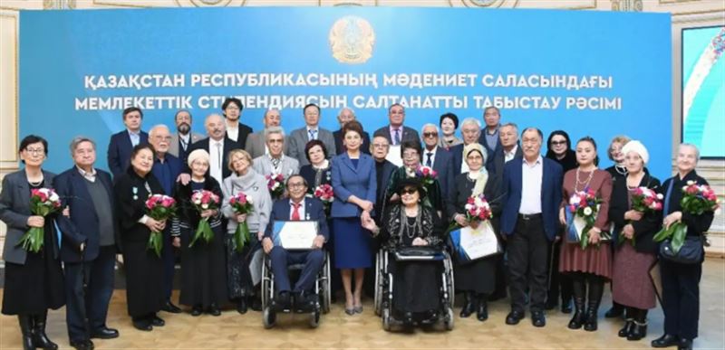 Балаева зиялы қауым өкілдеріне мемлекеттік стипендияны табыстады