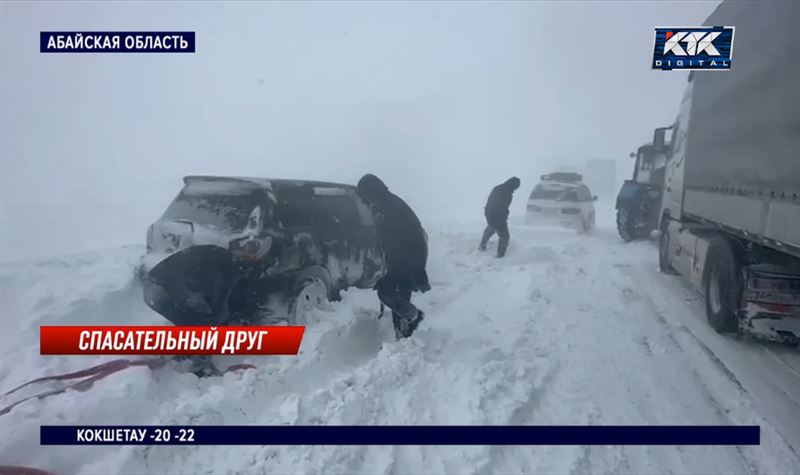 Штормовое предупреждение объявлено почти по всему Казахстану