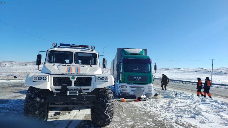 Водитель фуры пять дней выживал на заснеженной трассе в Жамбылской области 