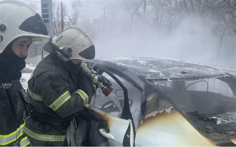 Оралда көлік жөндеу орталығында 3 автомобиль жанып кетті