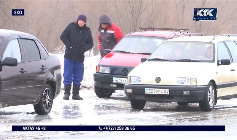 Гололед в ЗКО: «КазАвтоЖол» попросил водителей быть предельно внимательными