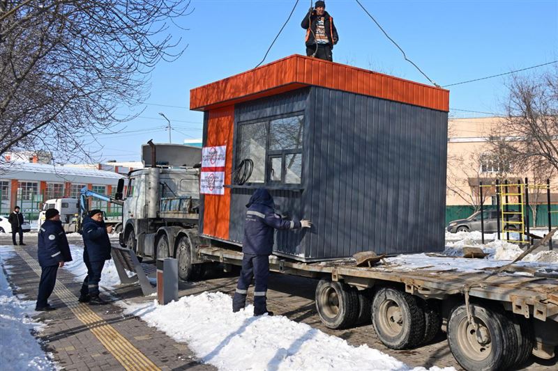 В Алматы начат массовый демонтаж незаконных торговых объектов