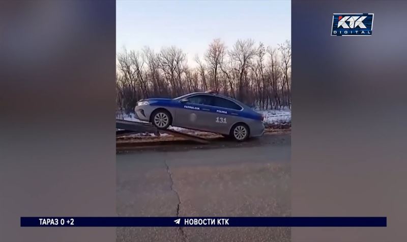 Курьез в Уральске: остановленный полицией водитель нашел трещину на стекле патрульной машины