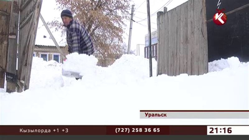 В Уральске выпало небывалое количество снега