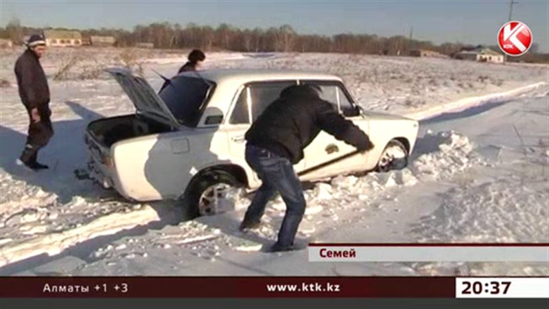 Семейде шенеуніктер қар құрсауында қалған  жұртқа көмектесуден бас тартты