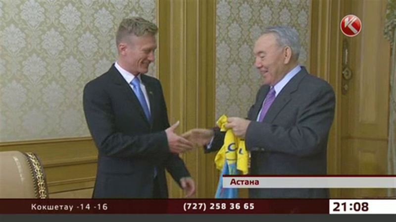 Нурсултан Назарбаев получил жёлтую майку лидера