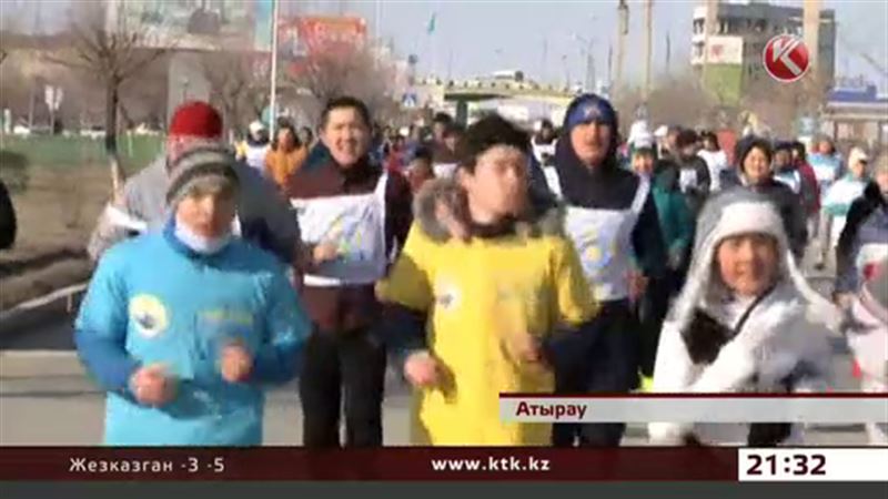 В Атырау начало весны отметили массовым забегом