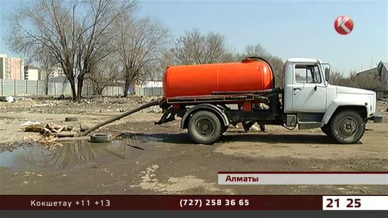 В Алматы отходы сливают прямо в водоемы и сточные колодцы