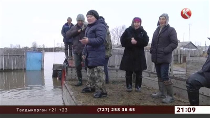 Неуправляемая большая вода стремительно движется к столице