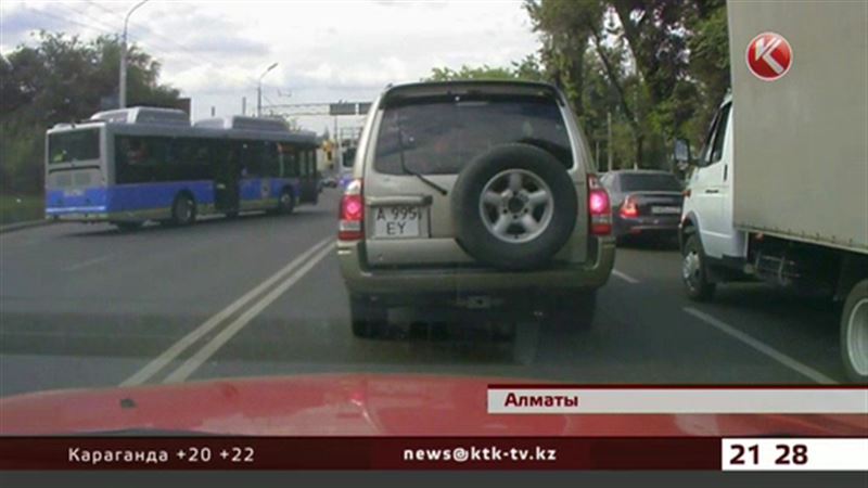 Настоящие гонки устроили водители муниципального транспорта Алматы