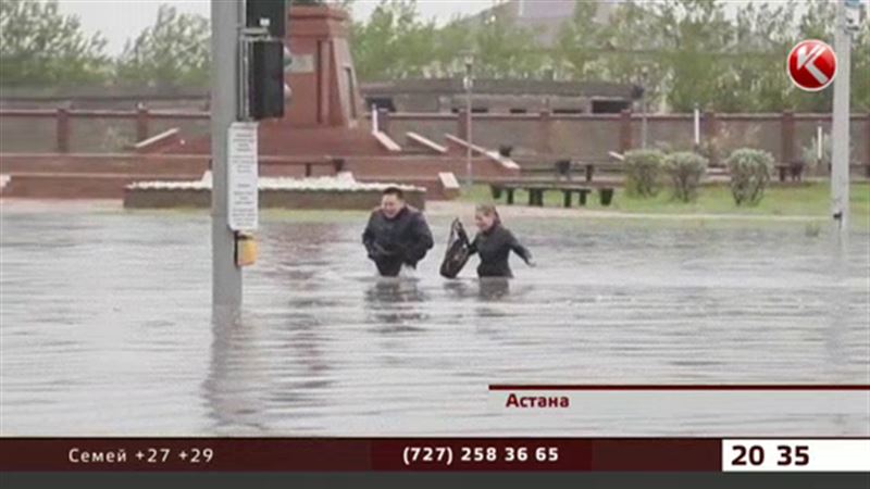 Астана тұрғындарын  топан су әбіргерге салып жатыр