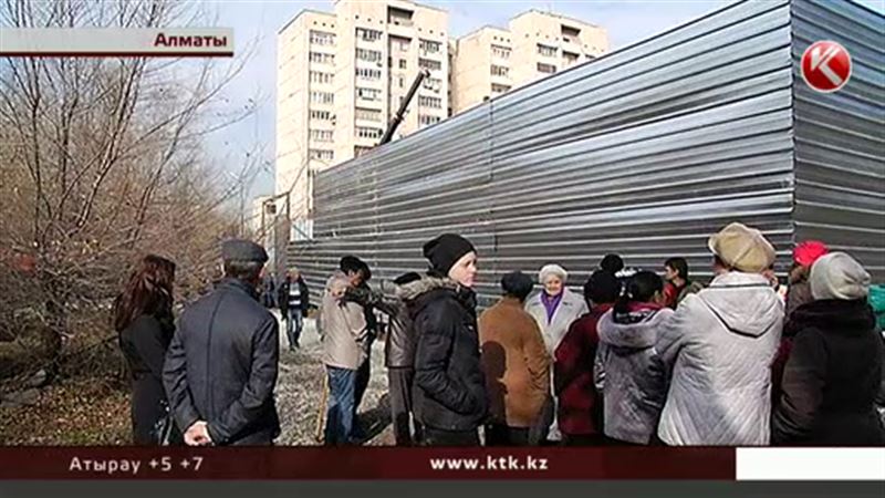 Алматинцы протестуют против строительства заправки в верхней части города