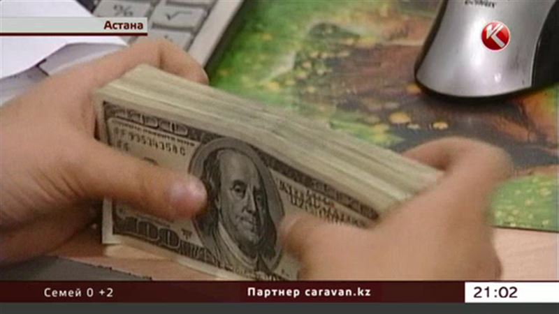 Казахстанцы продолжают открывать долларовые депозиты