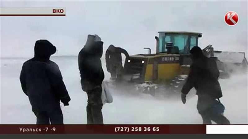 Сразу в шести регионах страны закрыли дороги - нулевая видимость