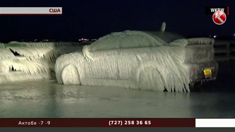 В американском Буффало автомобили покрылись ледяной броней