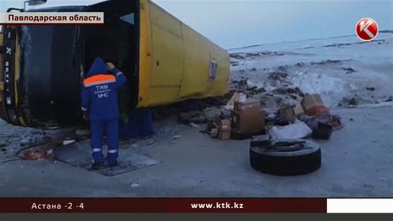 В Павлодарской области перевернулся пассажирский автобус