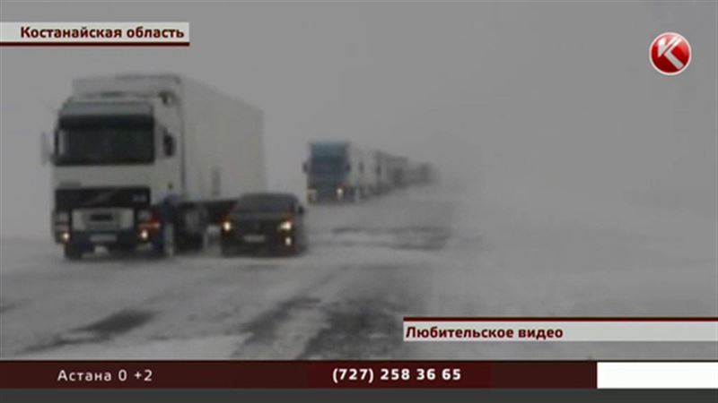 Отчаявшиеся водители шлют видео с заснеженной трассы