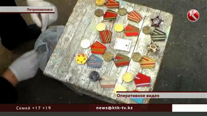 В Петропавловске задержали воров, которые торговали орденами и медалями