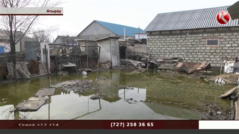 Атырау уходит под воду -  почти две недели в городе не прекращаются ливни