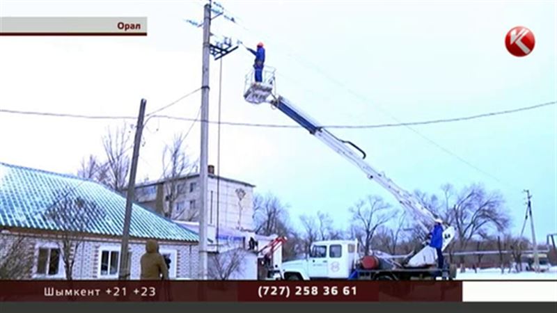 БҚО-да толассыз жауған қар елді-мекендердің тіршілігін тұралатып тастады