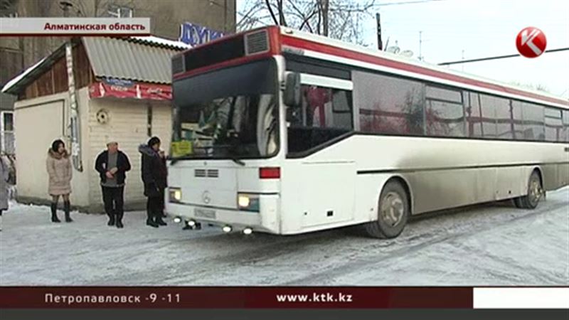 Жизнь в режиме ожидания: жители Алматинской области не могут добраться до города