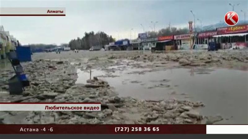 Алматы заливает: в воде десятки домов и крупный рынок автозапчастей