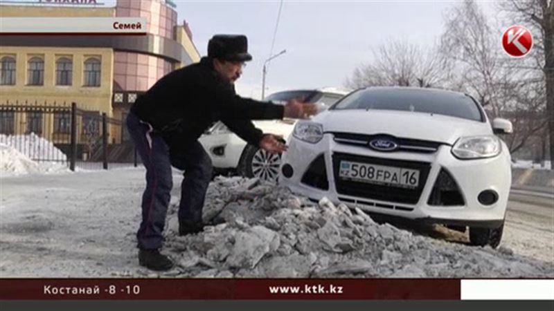 В заваленном снегом Семее чиновник провел ликбез для журналистов