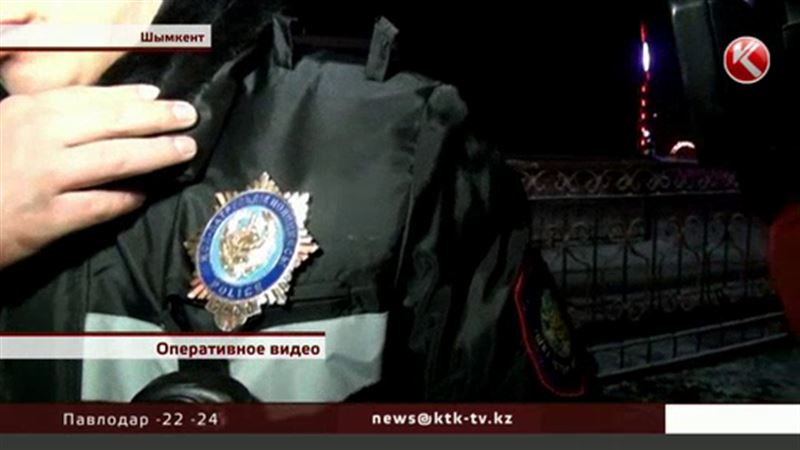 У шымкентских полицейских нарушители сорвали погоны и жетон