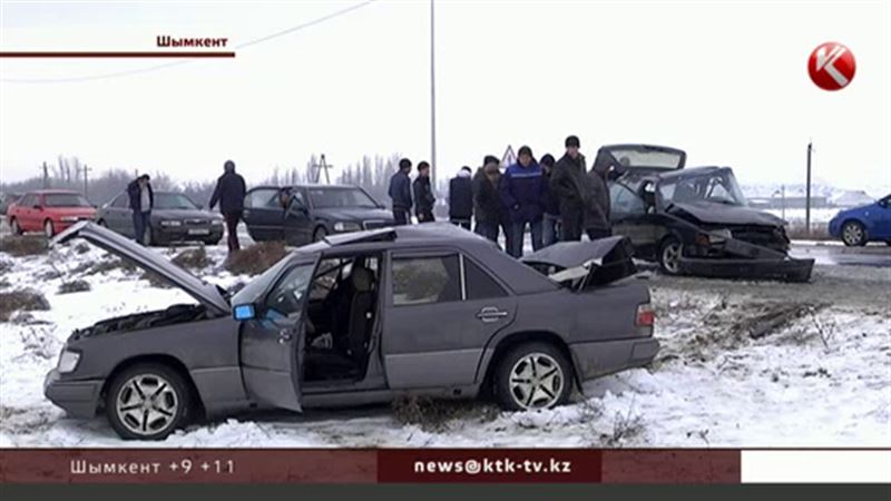 Шымкентские врачи спасают пострадавших в крупном ДТП