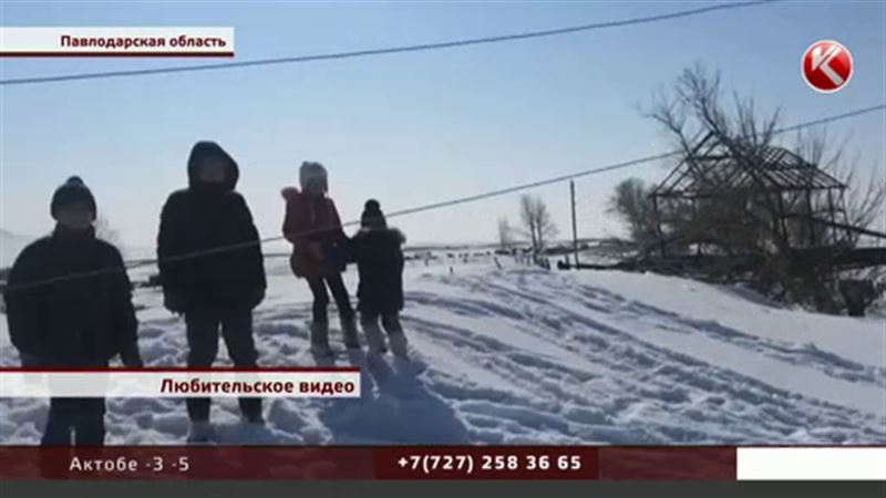 В заснеженной Павлодарской области люди достают до проводов и боятся весны