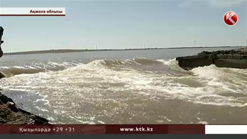 Астана маңындағы ауылға су кірмес үшін әкімдік тас жолды талқандап тастады