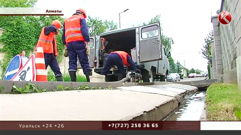 Алматинские коммунальщики отключили воду в элитных особняках