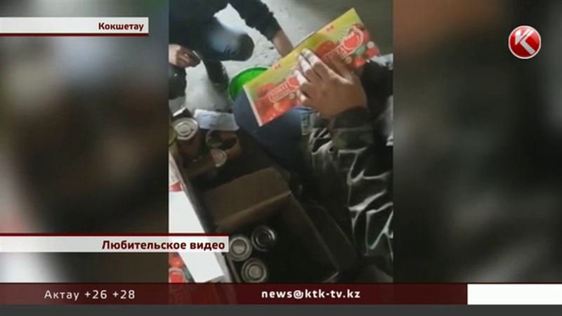 Видео, как переклеивают этикетки на продуктах, возмутило потребителей