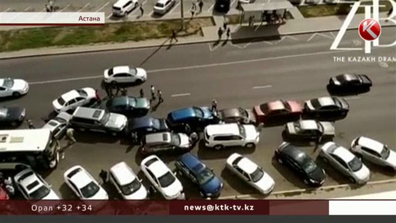 Астанада жолаушы толы автобус жол апатына себепкер болды