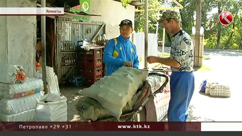 Бөтелке өткізіп пайда тап: Елімізде шыны шөлмектерді жаппай тапсыру қайта жанданды