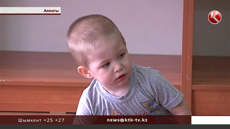 В Алматы ищут родителей заблудившегося мальчика