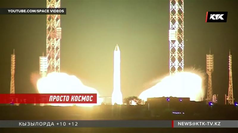 Спутник связи  AsiaSat-9 в космосе