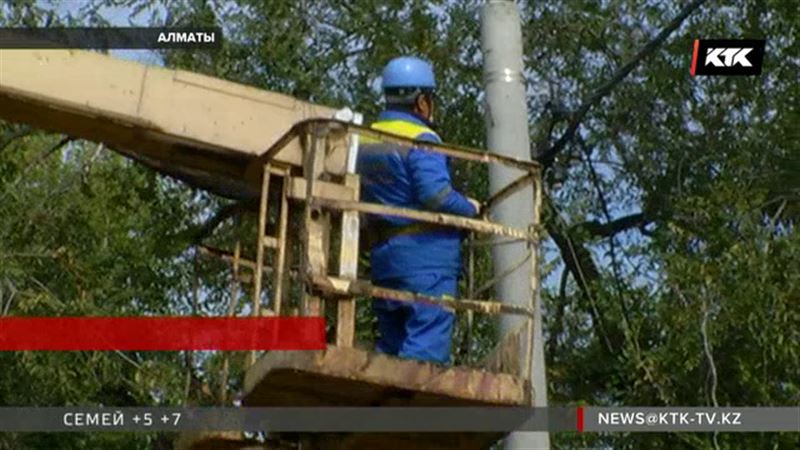  Должников-алматинцев отключали от света и горячей воды