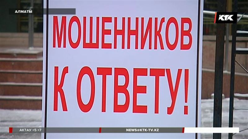 Алматинец обвинил в обмане активисток движения ипотечников