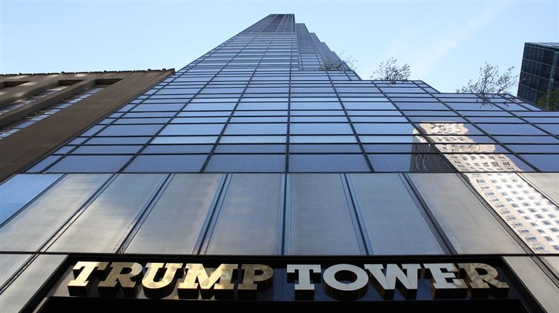 ВИДЕО: В Нью-Йорке здание Trump Tower охватило огнем