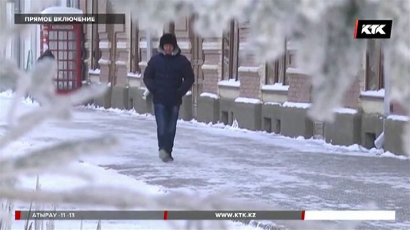 Из-за аномальных морозов казахстанцы остались без воды и тепла