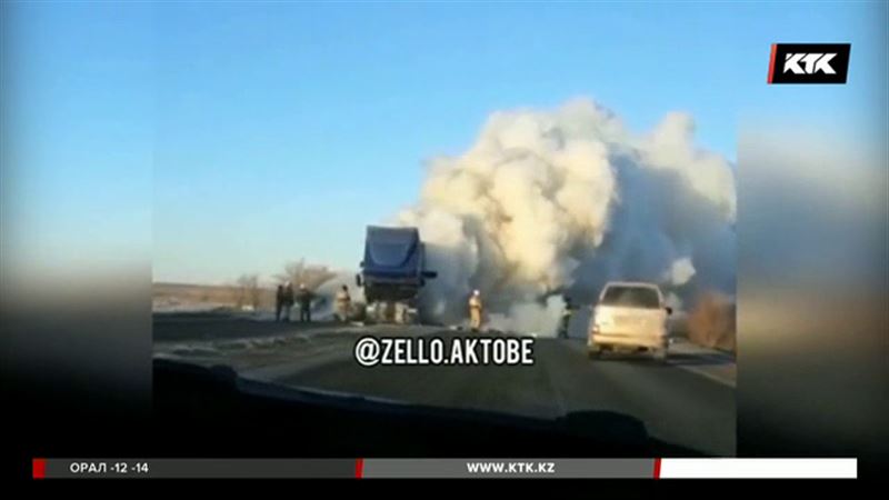 Ақтөбе облысында жүк тиелген көліктің түгі қалмай өртеніп кетті