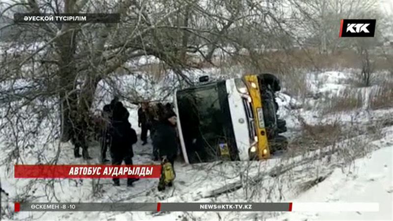 Семейде апатқа түскен автобус жолаушыларын люк арқылы шығаруға тура келді