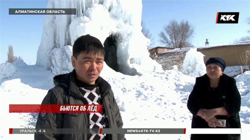 Глыба льда высотой в три этажа привлекает внимание любопытных в Алматинской области   